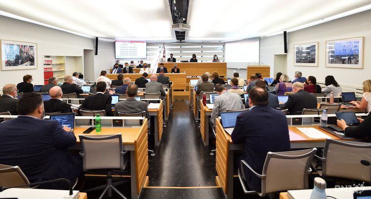 Vers le certificat pour entrer au Parlement