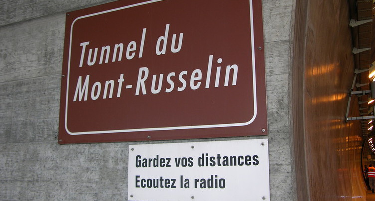 Un frottement automobile dans le Mont-Russelin