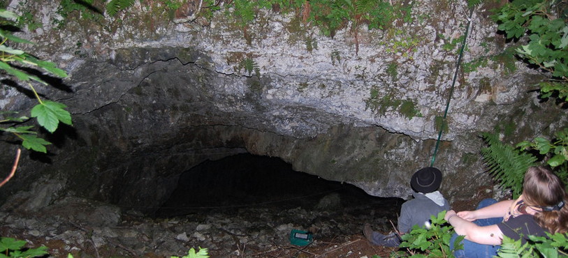 L'entrée de la grotte de la Baume, où un filet a été tendu.