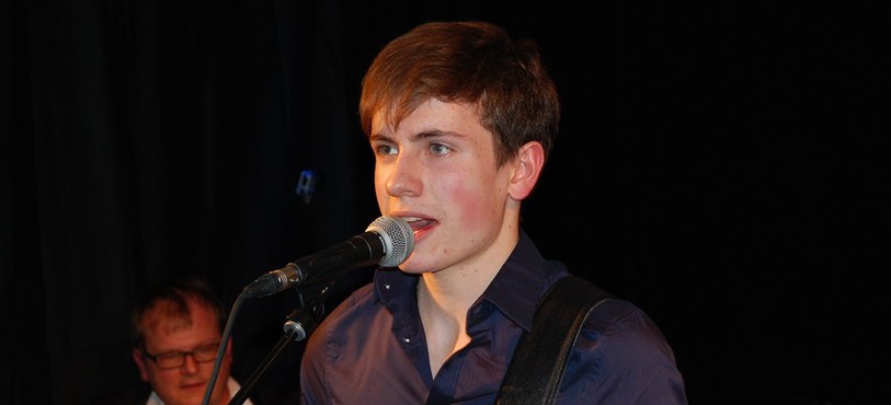 Félix Rabin, jeune musicien du Val-de-Ruz invité à Val-de-Travers.