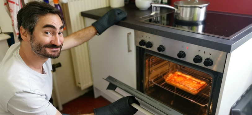 Raphaël Weber sort son jambon madère du four