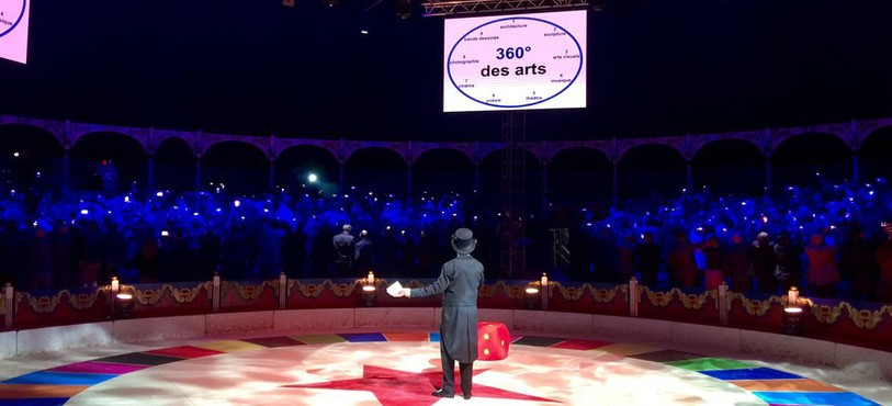 Pour sa dixième édition, le Forum 360 a réuni plus de 400 cadres d'entreprises de la région à Neuchâtel. Ici, les participants ont joué le jeu du selfie géant...
