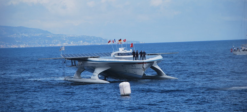 PlanetSolar dans la baie de Monaco