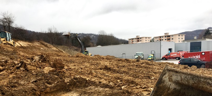 L'entreprise Faivre Energie SA construit pour la fin de l'année une nouvelle halle pour y développer ses activités. Les nouveaux locaux de 1200 mètres carrés serviront aussi à l'entreprise Dukométal et abriteront des surfaces administratives.