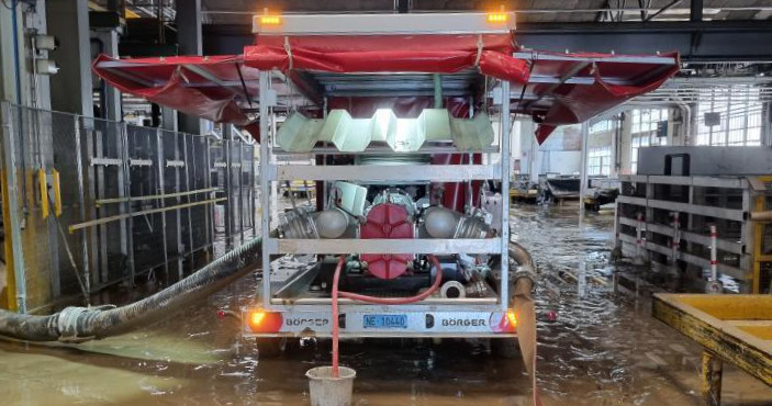 « Le paradoxe, c’est qu’on n’a pas des raccords de sortie, de refoulement, qui correspondent à des tuyaux pompiers. Les pièces commandées seront là dans trois semaines »