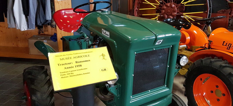 Musée agricole Grandfontaine, tracteur Ransomes 1958