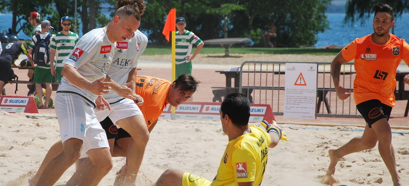 Le BSC Lions Riviera (en orange) est la seule équipe romande de beach soccer