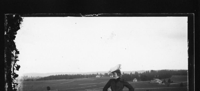 Numérisation des photographies Eugène Cattin_137 J 001-3095 pour le service des archives du Jura (Suisse). La numérisation est effectuée à partir de tirages noir/blanc qui proviennent de plaques de verre.