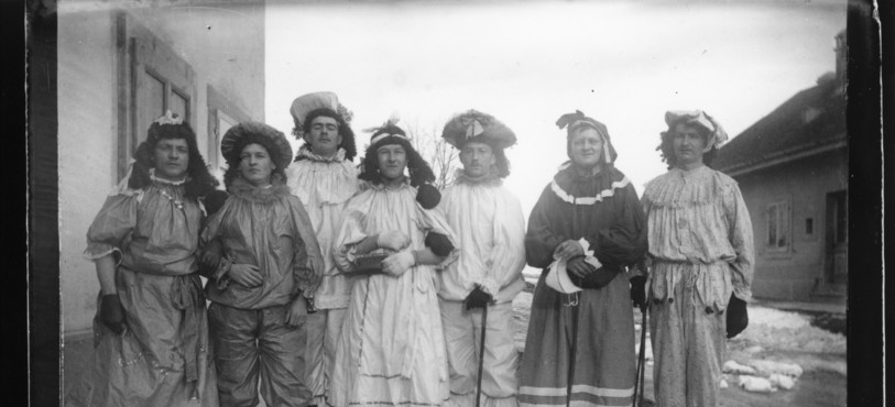 Numérisation des photographies Eugène Cattin_137 J 001-3095 pour le service des archives du Jura (Suisse). La numérisation est effectuée à partir de tirages noir/blanc qui proviennent de plaques de verre.