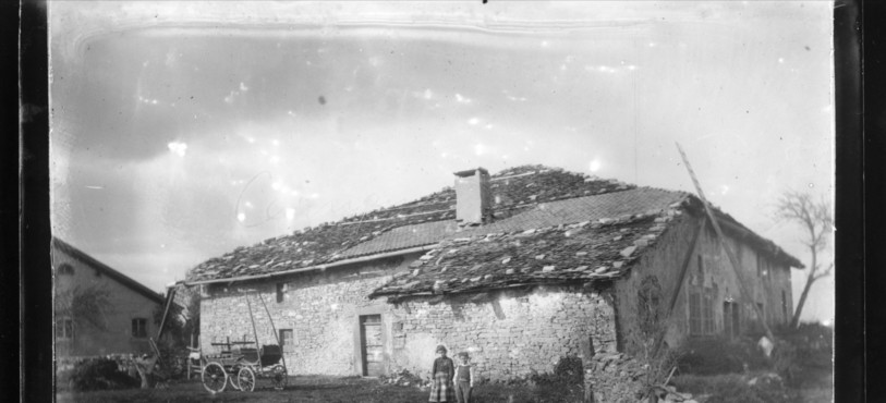Numérisation des photographies Eugène Cattin_137 J 001-3095 pour le service des archives du Jura (Suisse). La numérisation est effectuée à partir de tirages noir/blanc qui proviennent de plaques de verre.