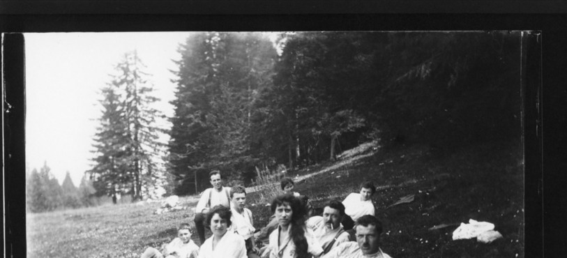 Numérisation des photographies Eugène Cattin_137 J 001-3095 pour le service des archives du Jura (Suisse). La numérisation est effectuée à partir de tirages noir/blanc qui proviennent de plaques de verre.