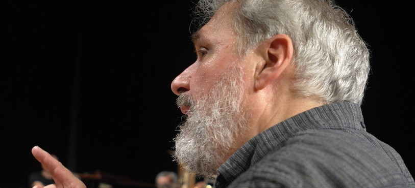   Philippe Krüttli dirige l'orchestre du Grand Eustache