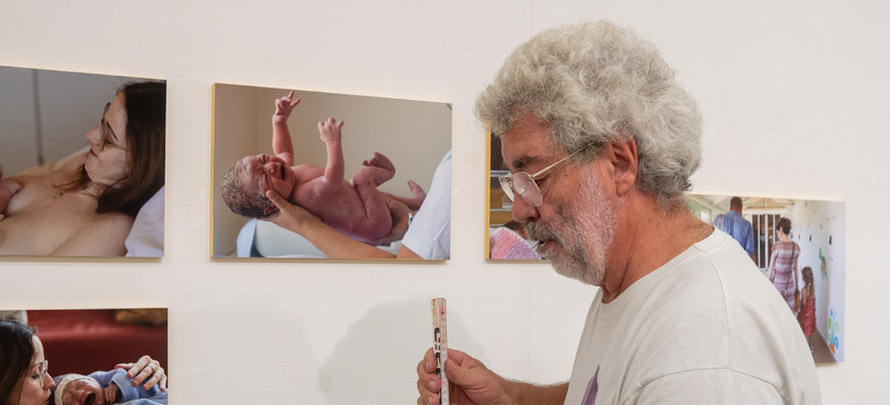 Philippe Charmillot peut enfin dévoiler sa série de photos d'un accouchement