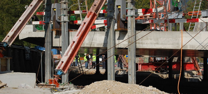 Pose du pont entre Fleurier et Saint-Sulpice